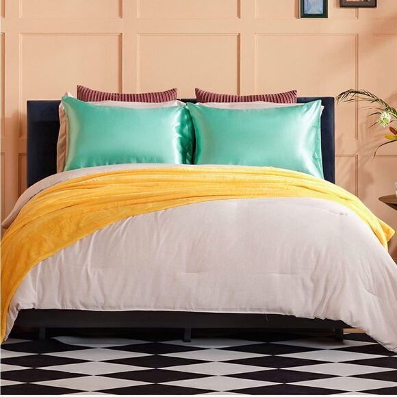 Silky Pillow Cases  - Picture 1 of 3